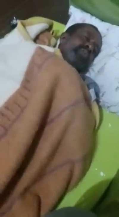 parece o muquinha quando dorme em live, mesmo dormindo as fics não param 😁