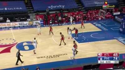 [Highlight] Simmons with the pretty bounce pass to find Tobias Harris for the slam