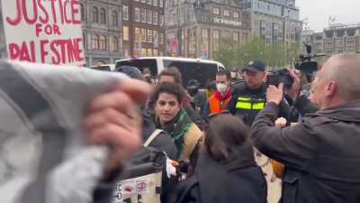 Verschillende beelden van de pro-palestina demonstratie op de Dam vandaag.