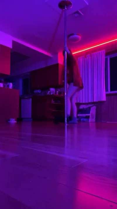 My roommate got a kitten.