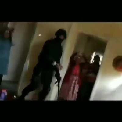 Yung Nagbabasa ka ng libro mo tas kinagat ka niya tas gumanti ka nman #NANIK