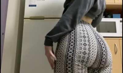 She knowa what she's doing, the jiggle is unreal