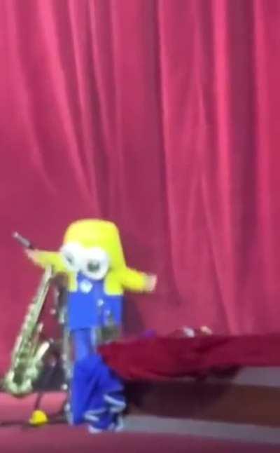 InnOcEnt bOy drEssEd As mInIOn Is fUckIng kILLEd!!!