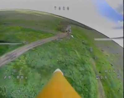 Kamikaze drone hits ruzzian tank 