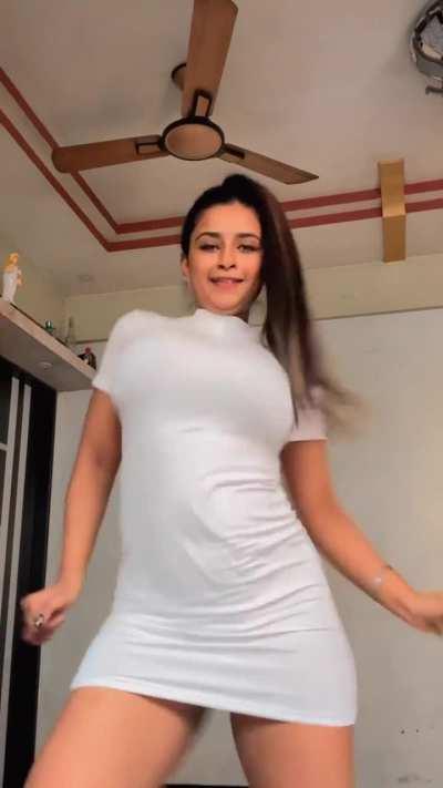 Suhana Khan huge milk tankers & booty shake 