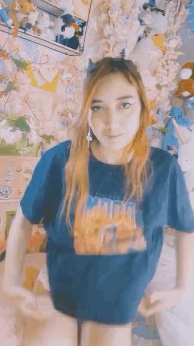 Who wants to rip and tear this pussy ? [F]