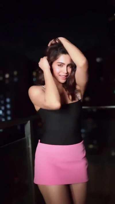 Another privileged raand in the market boys. Sharvari Wagh is her name. Comes from a political background has no financial worries yet dancing like a cheap raand for our validation. Check out her new item song on youtube totally muthworthy