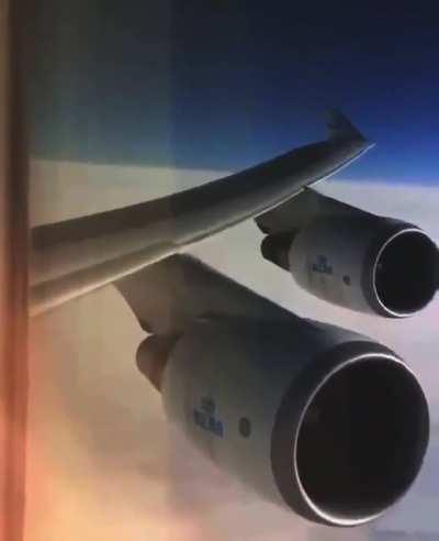 Transatlantic turbulence aboard the B747😬😳.