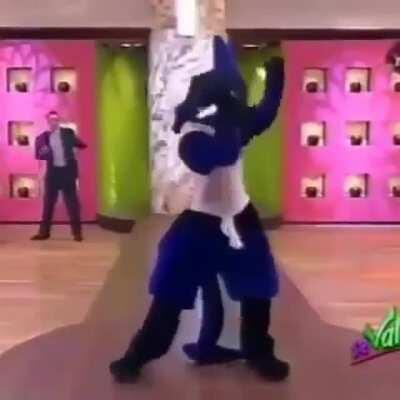 Le re aplica el lucario latin version