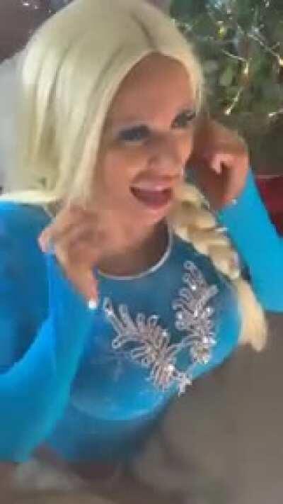 Winter Wonder Whoraka singing about wanting to go to dickland to find Sett, Sylas, Graves and Twisted Fate