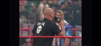 Stone Cold has a few pints in Newcastle 🍺