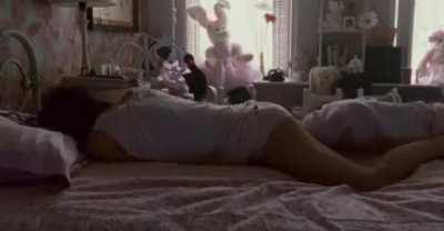 To celebrate Natalie Portman’s birthday, gonna spill to her masturbating