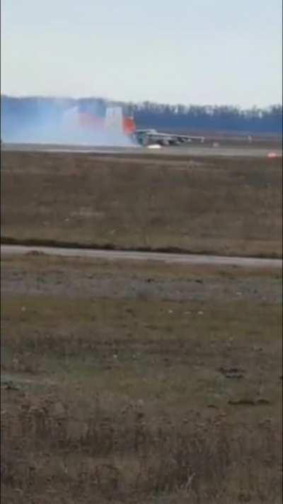 🇷🇺 Russian Sukhoi Su-25, emergency landing [video].