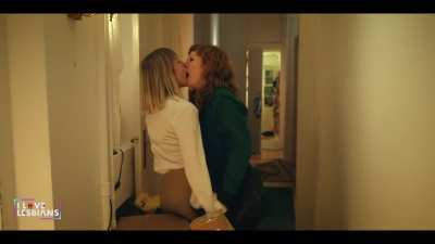 Lena Schmidtke (33) & Sarah Bauerett (40) - 