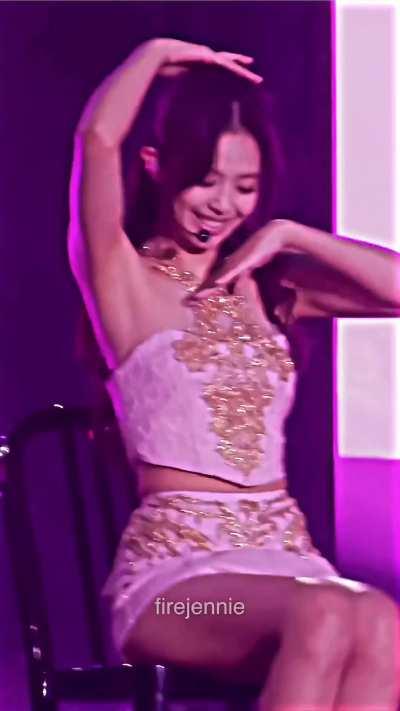 Jennie's pussy must have been sweaty after that performance 💦