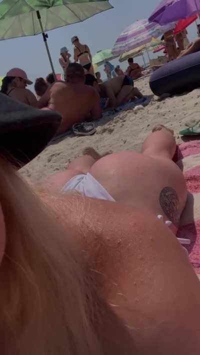 who wants to rub my ass?😋