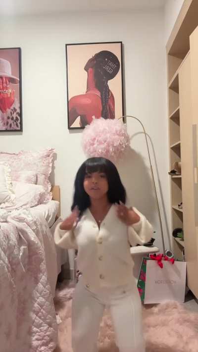 Ivy Angst | TikTok (11.30.25)