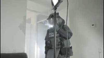 Dutch Police raid coke dealers house during a docu interview.