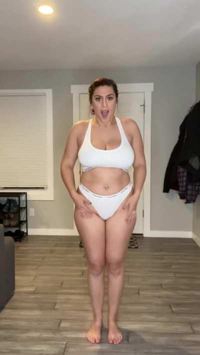 I'm new here 🙈🙋‍♀️😊 [OC]