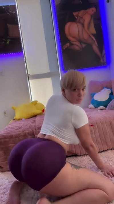 Sara Gold (@iamsaragold)