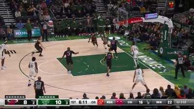 [Highlight] Khris Middleton hangs in the air and hits the circus layup through Dedmon's heavy contest