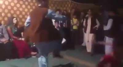 Ghazi's befitting reply to a Hoori who tries to come in between him and his love Noori by seducing him. Dekh lo daalkhoron hum kitne sakht hain 💪