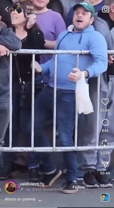 Alguien traducir lo que este hombre está diciendo?