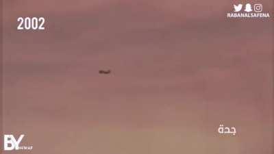 لقيت هذا المقطع بتويتر، وحبيت الاغنيه هذي لكن ماعرفت اسمها او المغني، اتوفع انها لطلال او عبده، افيدونا