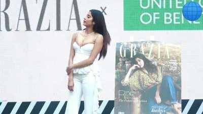 Janhvi Kapoor Sexy