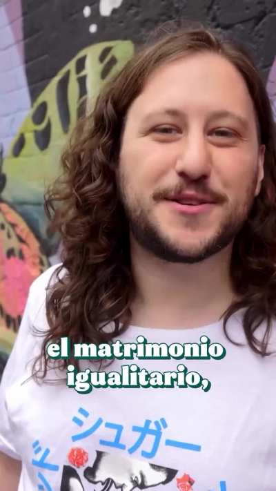 Miren, estamos combatiendo el capitalismo!!