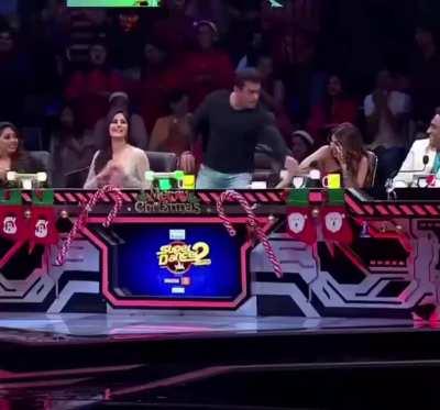 One of the rare times when bhai had enough and handled it with humour. [No one was harmed]