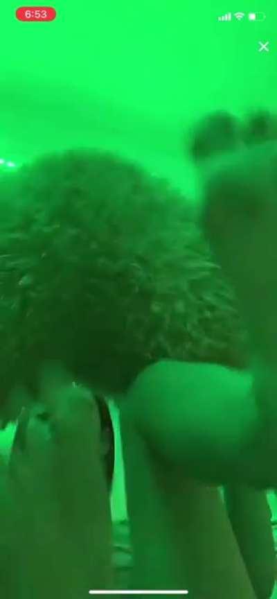 Nice pale feet on live@leeleesotiny