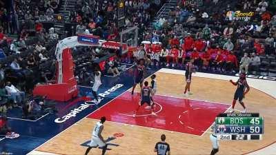 [Highlight] Jaylen Brown causes Kyle Kuzma to do a 360 as he loses him with the euro step