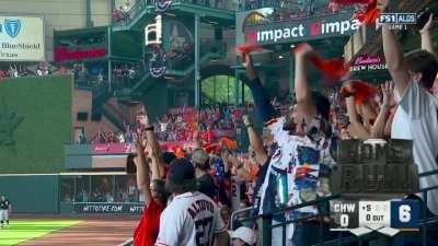 [Highlight] Yordan Alvarez hits a 411ft home run to make it 6-0 Astros!