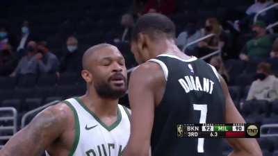 [Highlight] KD and PJ Tucker exchange words