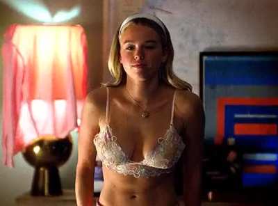 Seven girls, one lollipop... no need for words