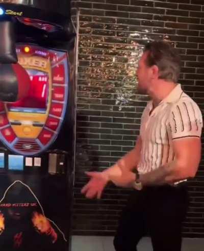 Dude's strength is insane :0