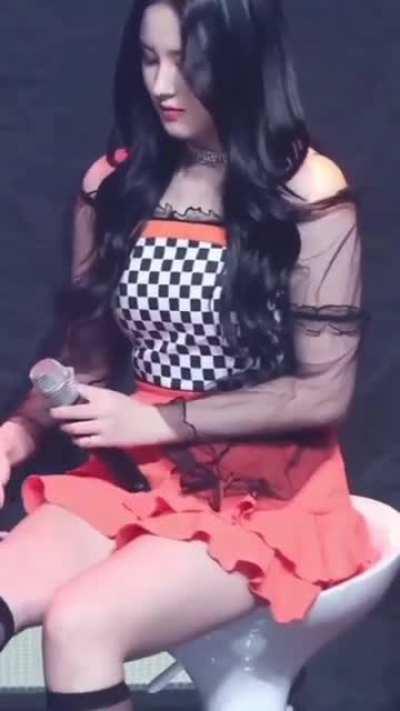 Those yummy thighs🤤