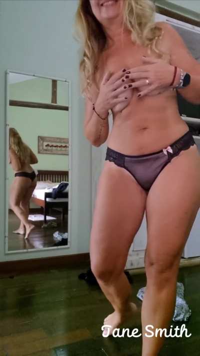 Today is my birthday but the gift it's for you!! Wish a wonderful day like mine!! (53y)