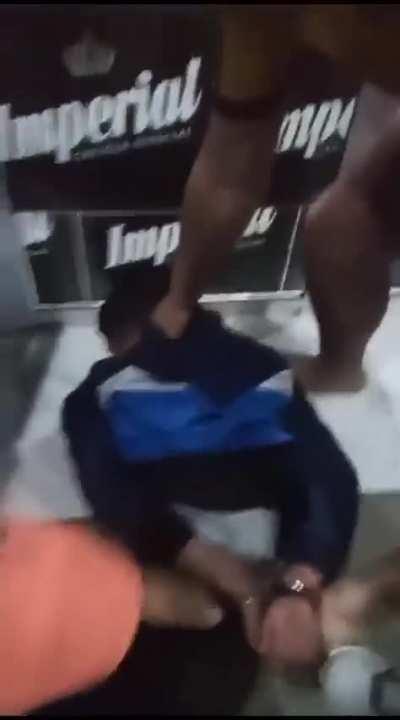 La Plata: Comerciantes le quitaron el arma y redujeron a un chorro que intentó robar y apuntó a un bebé