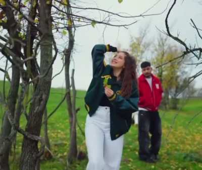 Such a beautiful song. It deserves appreciation 🌻🔥