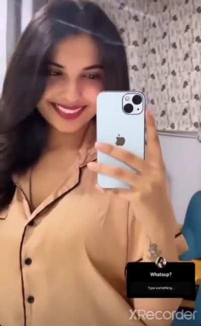 What a slutty face !!