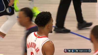 [Highlight] Daishen Nix blocks Christian Wood then KJ Martin gets the And-1 dunk on the other end. The Rockets have 15 blocks.