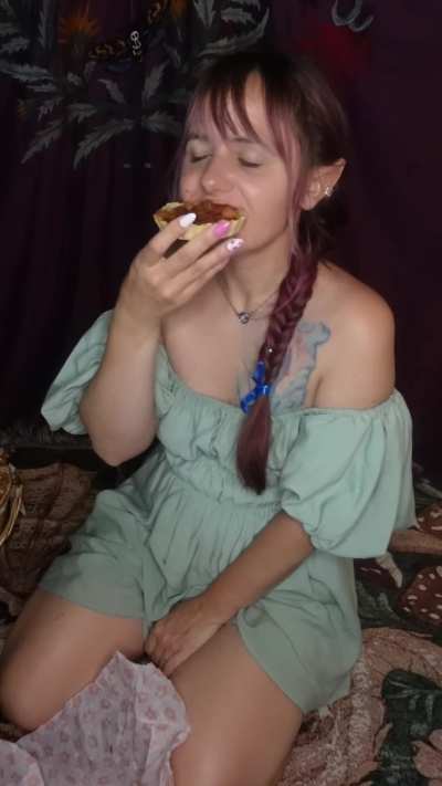 POV your half-elf girlfriend eats an apple tart and starts acting kinda odd
