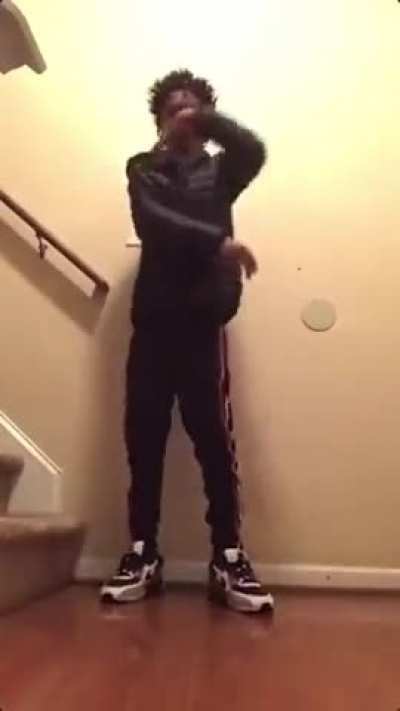 My lil cousin tryna rap and shit Wht y’all think 