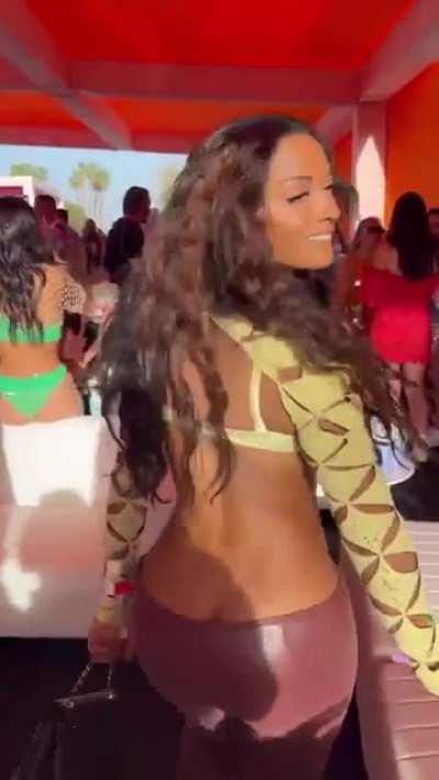 Life of the party 🤎