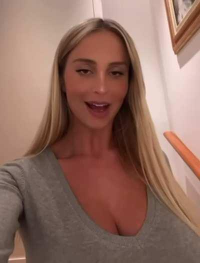 Even out of the frame, she can’t hide them