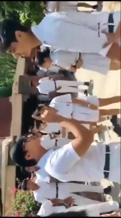 Freak out btw school bois