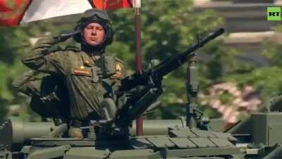 Тот самый момент на трансляции с залетом в дуло танка