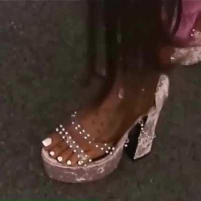 Her cute ass feet with the perfect white toes have me draining my meat.